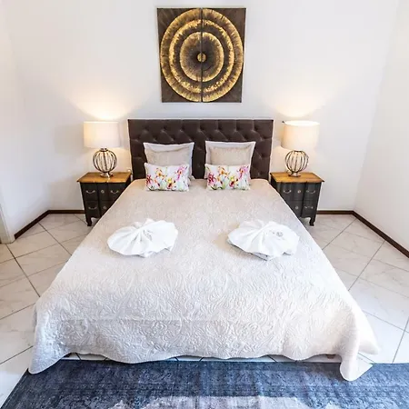 Amazing 4 Bedroom Apt Terrace Leman View *