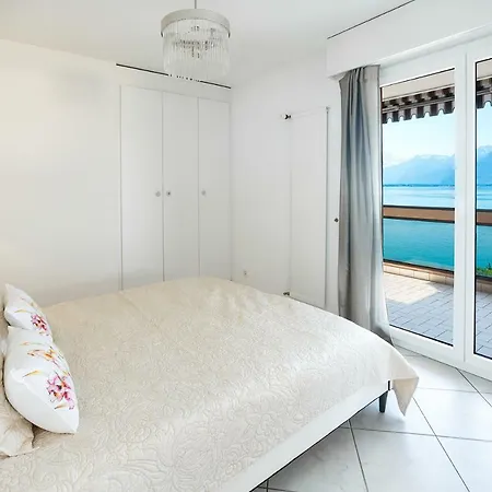 Amazing 4 Bedroom Apt Terrace Leman View